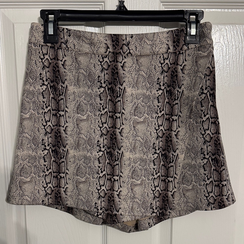 Entro Snake Print Skort Size S